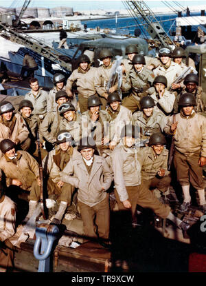 Ces troupes américaines ont chargé leur matériel sur un LCT et attendent le signal pour l'agression contre le continent. Juin, 1944 Banque D'Images