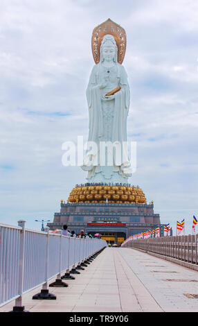 La Chine, Sanya 13 NOVEMBRE 2017 : La statue de la déesse Guanyin dans le centre du Bouddhisme Nanshan. Les sites historiques de la Chine Banque D'Images