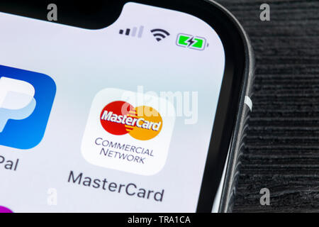 Kaliningrad, Russie, le 27 avril 2018 : MasterCard l'icône de l'application sur Apple iPhone écran X close-up. Master Card icône. MasterCard en ligne applicati Banque D'Images