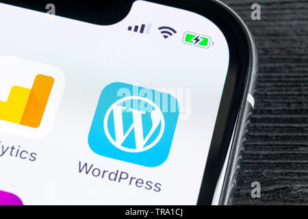 Kaliningrad, Russie, le 27 avril 2018 : l'icône de l'application Wordpress sur Apple iPhone écran X close-up. Icône de l'application Wordpress. Wordpress.com application. Banque D'Images
