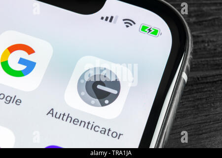 Kaliningrad, Russie, le 27 avril 2018 : l'icône de l'application de l'authentificateur de Google sur l'iPhone d'Apple de l'écran du smartphone X close-up. L'Authentificateur Google app Banque D'Images