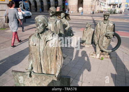 Les piétons anonyme - mémorial à l'introduction de la loi martiale en Pologne, faite par l'artiste polonais Jerry Kalina en 2005. Banque D'Images