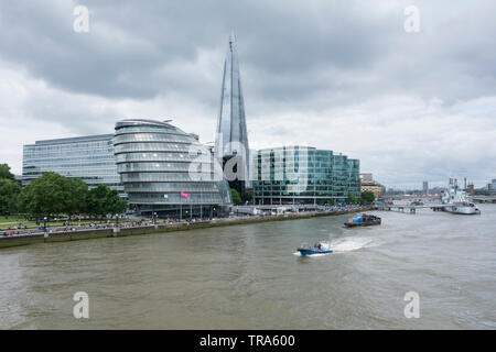 Norman Foster's London City Hall, sur les rives de la Tamise, Londres, UK Banque D'Images