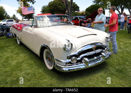 Une Packard Convertible Des Caraïbes entre véhicules vintage et Hot Rods à un événement jour commémoratif à Boulder City, Nevada, USA Banque D'Images