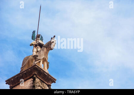 Tombes Scaliger dans le centre historique de Vérone. Réplique de Mastino II monument funéraire réalisée en style gothique au 14e siècle Banque D'Images