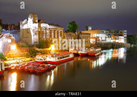 Croisière sur la rivière York Moorings at night Banque D'Images