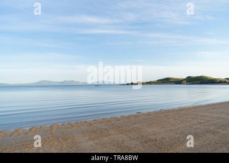 Soirée à Ynys Llanddwyn Beach à la recherche vers la péninsule Llyn - Anglesey, Pays de Galles, Royaume-Uni Banque D'Images