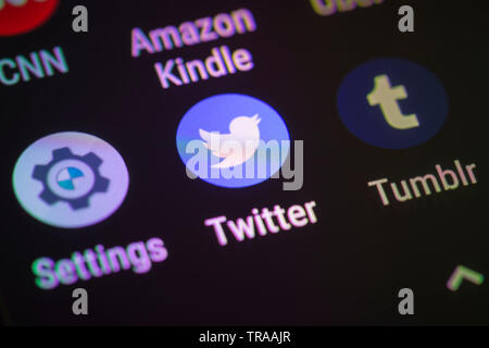 Logo Twitter icône sur l'écran du téléphone mobile Banque D'Images