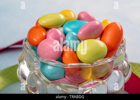 Bonbons bonbons colorés amande.fond Vue de dessus, l'amande de bonbons. Fête du sucre, (fête du Ramadan) Ramadan concepts. Banque D'Images