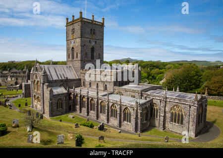 Dans la cathédrale de St Davids,Pembrokeshire construit par St David le saint patron du Pays de Galles La cathédrale a été un lieu de culte depuis plus de 800 ans. Banque D'Images