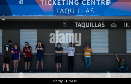 Madrid, Espagne. 1er juin 2019. Vue générale en dehors de la billetterie du Stade - au cours de la finale de la Ligue des Champions match entre Tottenham Hotspur et Liverpool au stade Le stade Metropolitano (Metropolitano), Av. de Luis Aragons, 4, 28022 Madrid, Espagne le 1 juin 2019. Photo par Andy Rowland. Credit : premier Media Images/Alamy Live News Banque D'Images