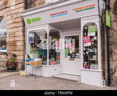 Magasin de charité Oxfam dans la région de Barnard Castle, Co.Durham,Angleterre,UK Banque D'Images