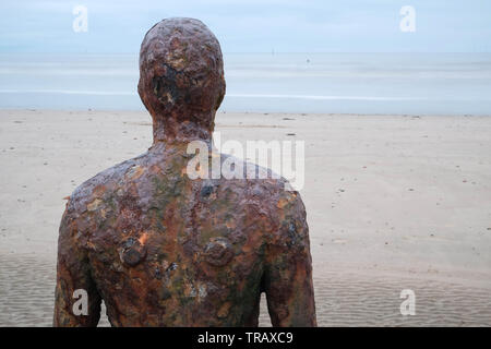 Antony Gormley un autre lieu d'installation d'art, Crosby Beach, Liverpool Banque D'Images