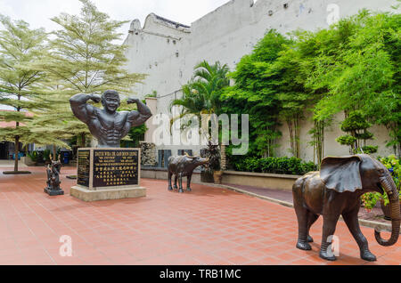 Malacca, Malaisie - 22 Avril 2019 : Statue de Datuk Wira Le Dr Gan Boon Leong, connu comme "le père de bodybuilders à Malacca, Malaisie. Banque D'Images