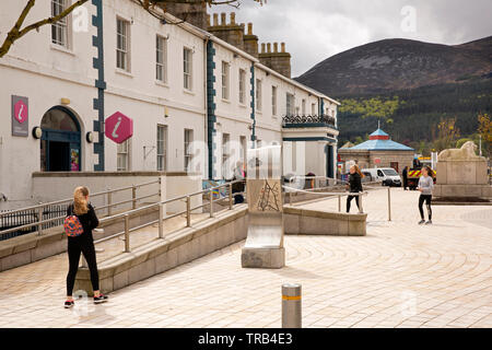 L'Irlande du Nord, vers le bas, Newcastle, Central Promenade, Centre d'informations touristiques sur le site de l'ancien château Banque D'Images