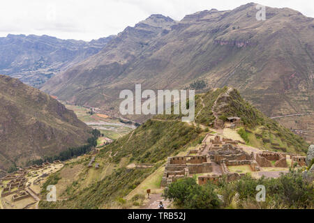 Vue de ruines Inca de Pisac, Pérou. Banque D'Images
