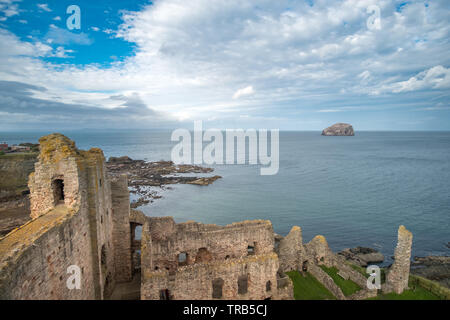 Le Château de Tantallon, une semi-ruiné la mi-14ème siècle, forteresse près de North Berwick, dans la région de East Lothian, Ecosse Banque D'Images