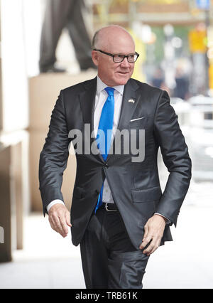 Londres, Royaume-Uni. 2 juin 2019. Woody Johnson, Ambassadeur des États-Unis au Royaume-Uni, arrive devant son apparition à l'Andrew Marr Show. Crédit : Thomas Bowles/ Alamy Live News Banque D'Images
