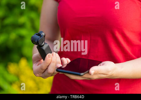 Close up photo d'osmo et smart phone appareil photo de femmes Banque D'Images