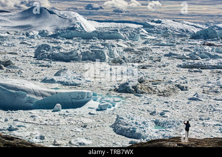 Admirer les icebergs dans la baie de Disko, Groenland Banque D'Images