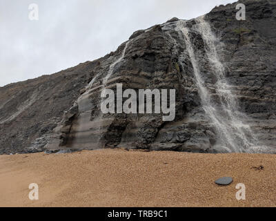 Plage de Charmouth sur la côte jurassique au lever du soleil, pas de gens, chasse aux fossiles d'hiver Banque D'Images