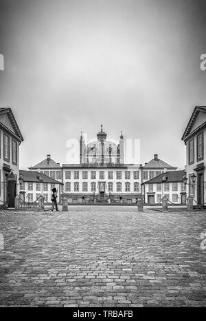 Fredensborg Palace est un palais situé sur la rive est du lac Esrum à Fredensborg sur l'île de Nouvelle-Zélande au Danemark. Banque D'Images