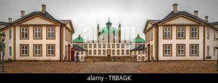 Fredensborg Palace est un palais situé sur la rive est du lac Esrum à Fredensborg sur l'île de Nouvelle-Zélande au Danemark. Banque D'Images