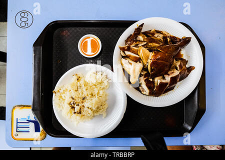 Riz au poulet Hainanese dans un marché aux aimotes, Singapour Banque D'Images