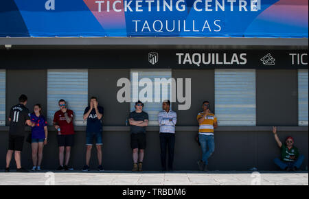 Madrid, Espagne. 1er juin 2019. Vue générale en dehors de la billetterie du Stade - au cours de la finale de la Ligue des Champions match entre Tottenham Hotspur et Liverpool au stade Le stade Metropolitano (Metropolitano), Av. de Luis Aragons, 4, 28022 Madrid, Espagne le 1 juin 2019. Photo par Andy Rowland. Credit : premier Media Images/Alamy Live News Crédit : premier Media Images/Alamy Live News Banque D'Images
