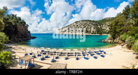 Arsanas beach, petite plage et sauvages dans le nord-est de l'île de Thassos, Grèce Banque D'Images