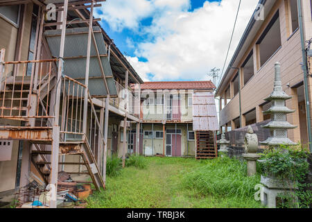 Les immeubles abandonnés, Kanazawa, Japon. Banque D'Images