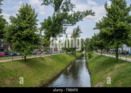 Duesseldorf, Moersenbroich avec la tour ARAG, Allemagne Banque D'Images