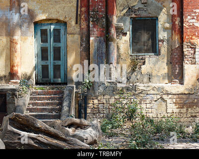 Édifice d'un bâtiment abandonné dans l'Inde Banque D'Images