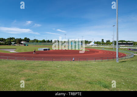 Piste d'athlétisme au Complexe sportif Grange bas à Basingstoke, Hampshire, Royaume-Uni Banque D'Images