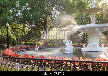 Fontaine dans Forsyth Park, Savannah, Géorgie Banque D'Images