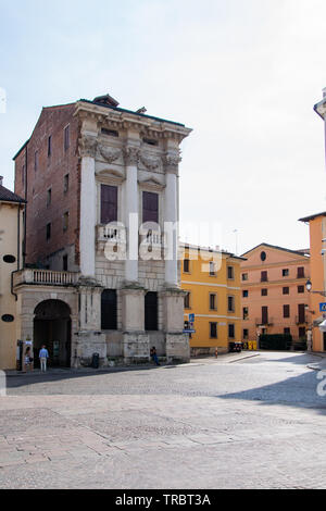 Vue de la façade du Palazzo Porto sur la Piazza Castello, Vicenza, Italie Banque D'Images