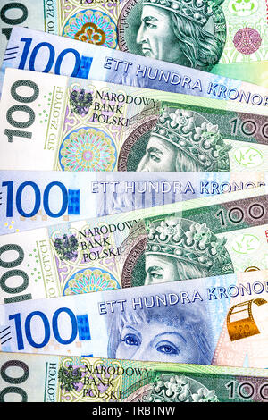 Mélange de 100 Zloty Polonais dispersés et couronne suédoise 100 notes de fond notes Banque D'Images