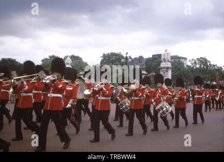 Londres, ANGLETERRE - Circa 1967 : une vue de l'imprimeur de la Garde côtière près de Buckingham Palace Banque D'Images