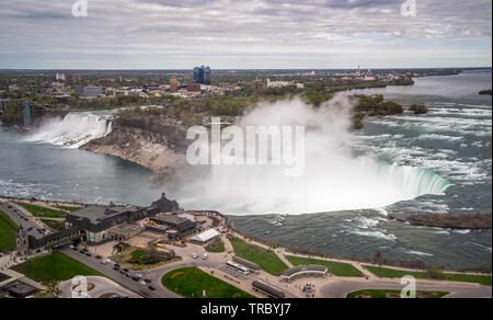 Niagara Falls, Canada - le 18 mai 2019. Vue panoramique de Niagara Falls du côté du Canada Banque D'Images