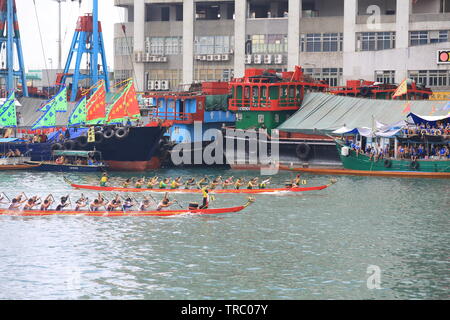 La course de bateaux-dragons dans Wan Chai Banque D'Images