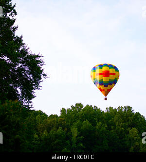 Ballon à air chaud dans le ciel Banque D'Images