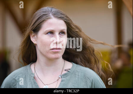 Caroline Criado-Perez OBE, née au Brésil, militante féministe britannique et journaliste photographiée au Hay Festival Hay sur Wye Powys Wales UK Banque D'Images