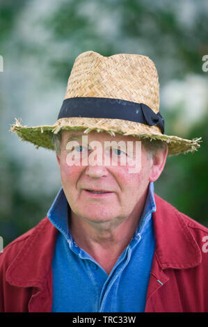 Sir Michael Andrew Bridge Morpurgo OBE DL FRSL FKC auteur anglais poète dramaturge et librettiste photographié à Hay Festival Hay-on-Wye Powys Pays de Galles UK Banque D'Images