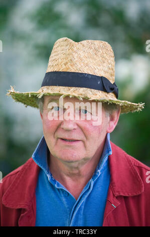 Sir Michael Andrew Bridge Morpurgo OBE DL FRSL FKC auteur anglais poète dramaturge et librettiste photographié à Hay Festival Hay-on-Wye Powys Pays de Galles UK Banque D'Images