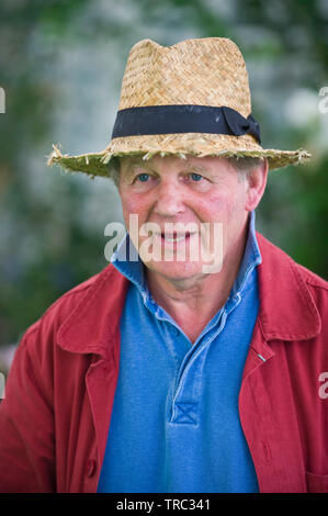 Sir Michael Andrew Bridge Morpurgo OBE DL FRSL FKC auteur anglais poète dramaturge et librettiste photographié à Hay Festival Hay-on-Wye Powys Pays de Galles UK Banque D'Images