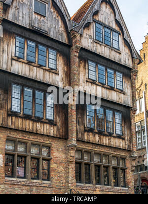 Extérieur de maison médiévale sur la Rozenhoedkaai (Quai du Rosaire). C'est l'hôtel où 'In Bruges' a été tourné. Ville de Bruges rue Banque D'Images