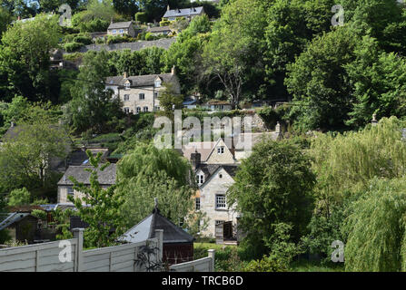 Le village de Chalford dans la vallée d'Or Banque D'Images