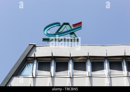 Grenoble, France - le 24 juin 2017 : Credit Agricole immeuble de bureaux. Le Crédit Agricole est un réseau français de banques coopératives et mutualistes Banque D'Images