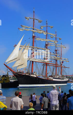 Sébastopol, barque Sedov, 28 mai 2014. Le Sedov, un 93-year-old, 117,5 mètres de long poils. Ce navire russe est le plus grand navire à voile dans le wor Banque D'Images