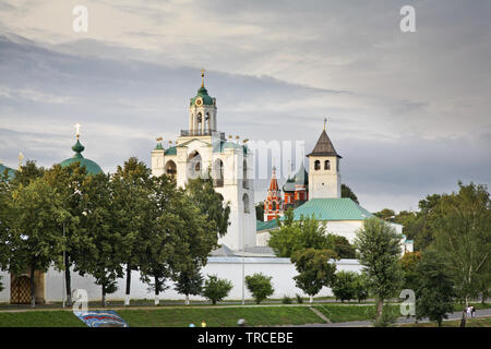 - Monastère Spaso-preobrajensky Transfiguration à Yaroslavl. La Russie Banque D'Images